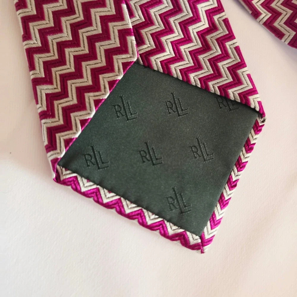 Lauren Ralph Lauren Tie Mens OS Magenta Silver Chevron Zig Zag 100% Silk Hand